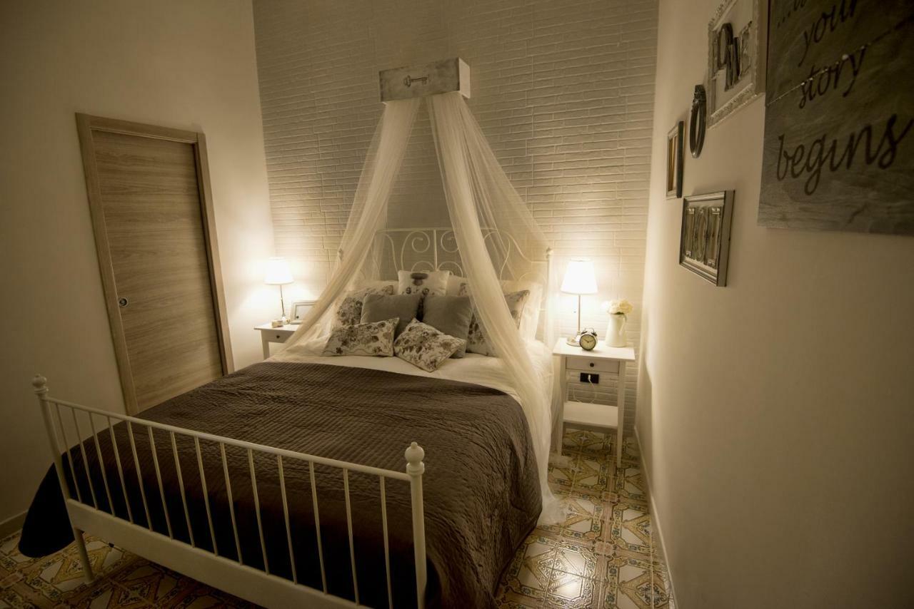Elegant B&B - Il Vicolo Storico Salerno Eksteriør bilde