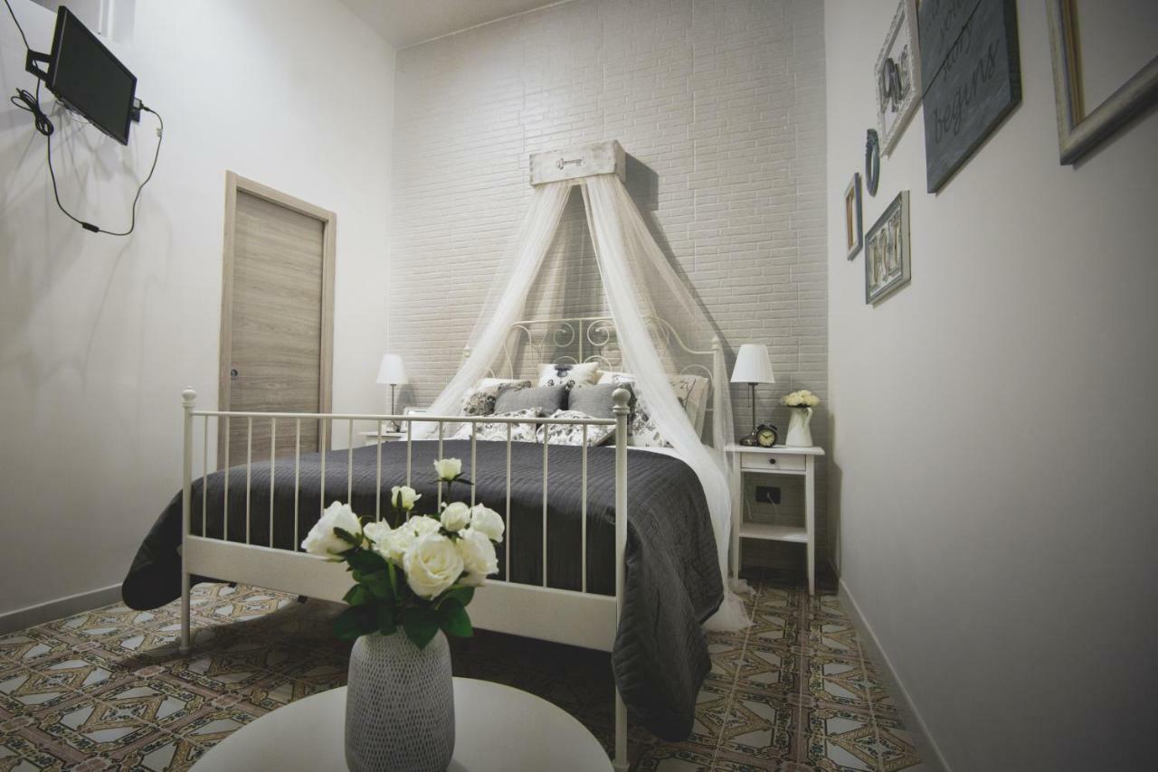 Elegant B&B - Il Vicolo Storico Salerno Eksteriør bilde